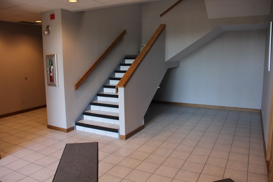 390 E Devon Ave, Roselle, IL à louer - Photo intérieure – Image 3 sur 25