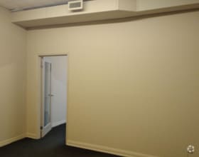 5140 Dundas St W, Toronto, ON à louer Photo intérieure– Image 2 sur 2