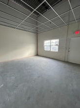 7641 Hooper Rd, West Palm Beach, FL à louer Photo de l’immeuble– Image 2 sur 4