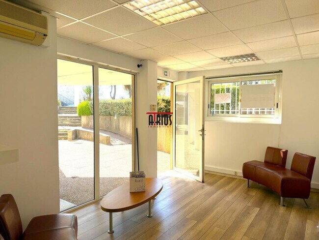 Plus de détails pour Local commercial à vendre