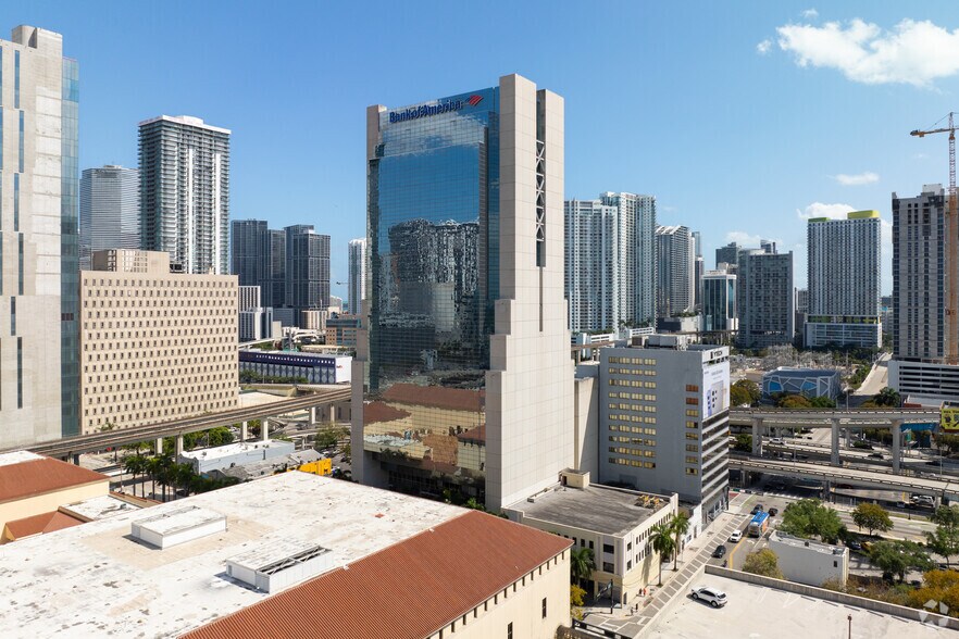 150 W Flagler St, Miami, FL à louer - Photo de l’immeuble – Image 1 sur 7