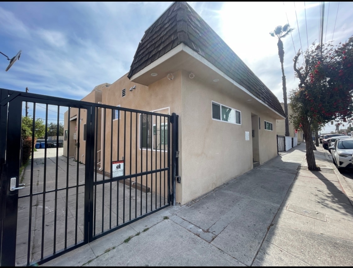 3536 W Slauson Ave, Los Angeles, CA à louer Photo de l’immeuble– Image 1 sur 14