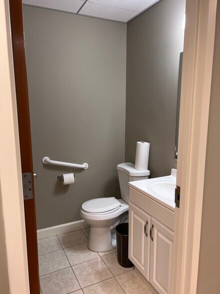7610 Carroll Ave, Takoma Park, MD à louer - Photo de l’immeuble – Image 3 sur 16