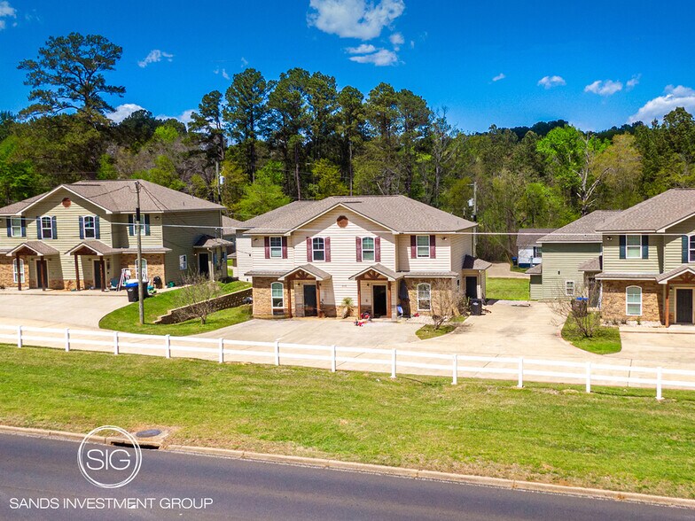 2101 Suffolk Way, Longview, TX à vendre - Photo principale – Image 1 sur 6