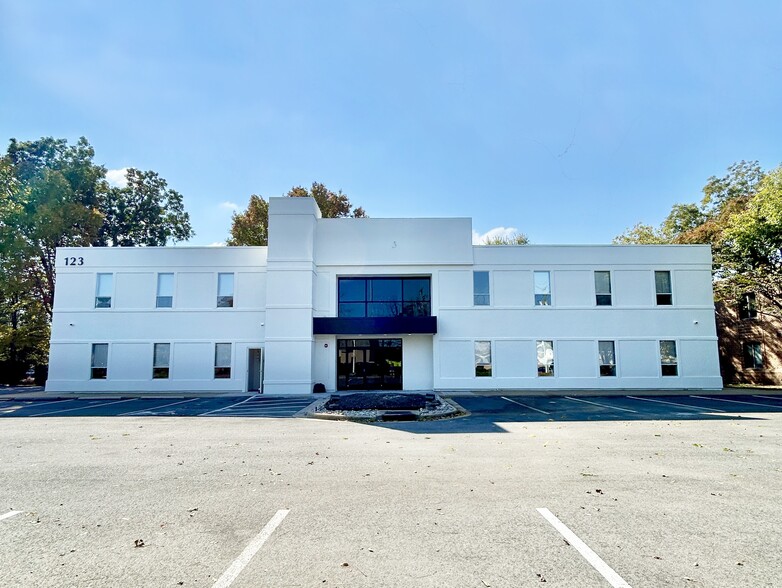 123 S Lynnhaven Rd, Virginia Beach, VA à louer - Photo de l’immeuble – Image 1 sur 31