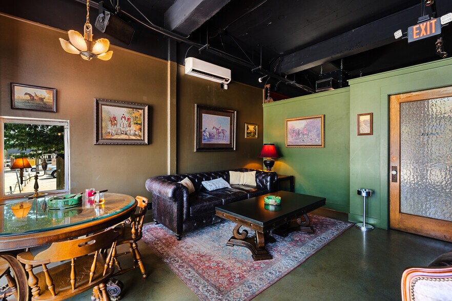 81 Coxe Ave, Asheville, NC à louer - Photo de l’immeuble – Image 3 sur 32