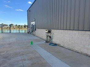 16711 Cave Cove, Fort Myers, FL à louer Photo de l’immeuble– Image 2 sur 5