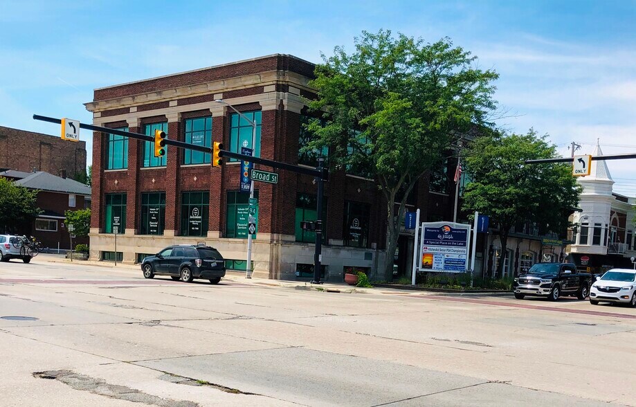 620 Broad St, Saint Joseph, MI à louer - Photo de l’immeuble – Image 2 sur 4