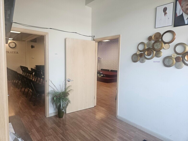 3022-3044 N 90th St, Omaha, NE à louer - Photo de l’immeuble – Image 2 sur 4