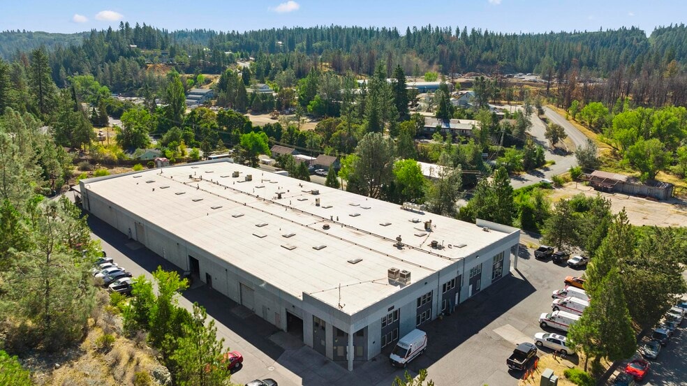 110 Spring Hill Dr, Grass Valley, CA à louer - Photo principale – Image 1 sur 97