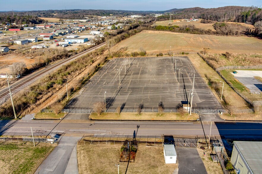 2111 Redfern Dr, Athens, TN à louer - Photo principale – Image 1 sur 22