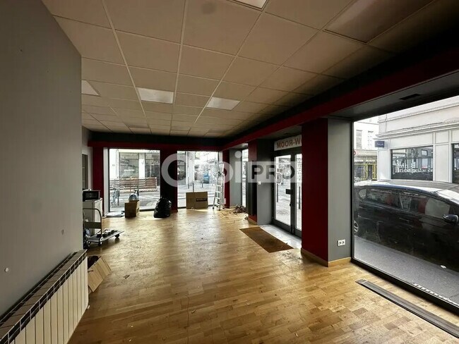 Plus de détails pour Local commercial à louer