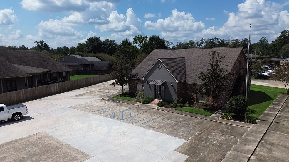 7700 Vincent Rd, Denham Springs, LA à vendre - Photo de l’immeuble – Image 2 sur 10
