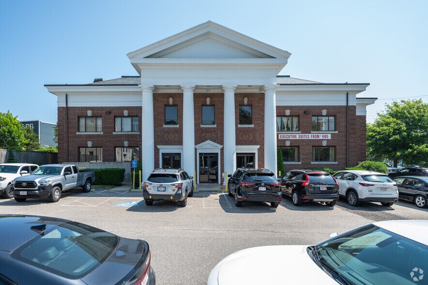 385 Court St, Plymouth, MA à louer - Photo de l’immeuble – Image 2 sur 6