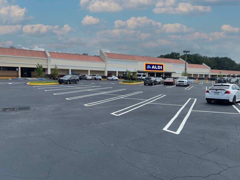 1531 Monument Rd, Jacksonville, FL à louer - Photo de l’immeuble – Image 1 sur 3