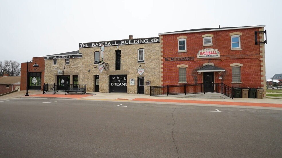 310 2nd St SE, Dyersville, IA à vendre - Vidéo sur l’annonce professionnelle – Image 2 sur 55