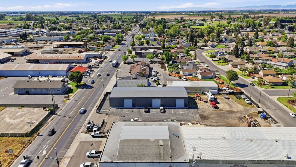 8217 Lander Ave, Hilmar, CA à louer - Photo de l’immeuble – Image 3 sur 24