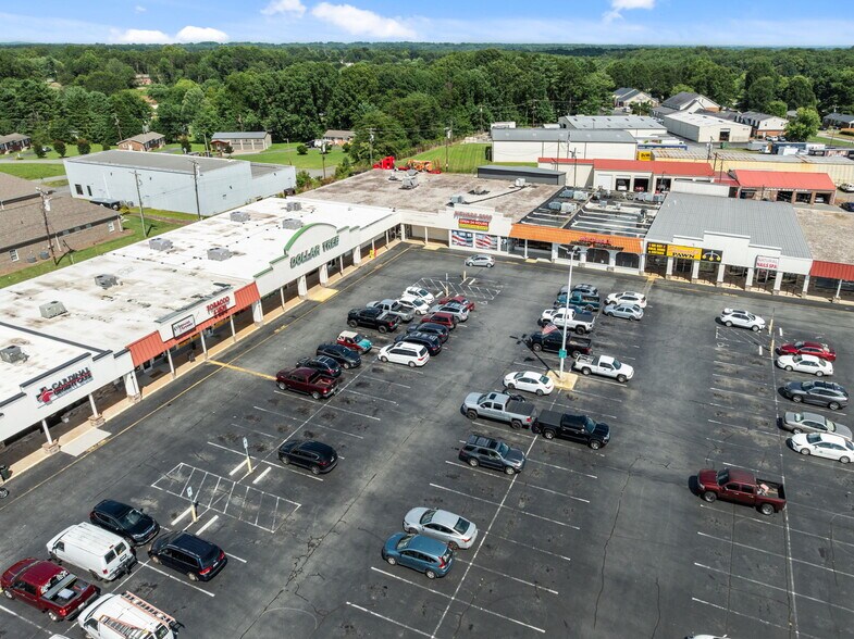 607 S Main St, King, NC à louer - Photo de l’immeuble – Image 2 sur 53