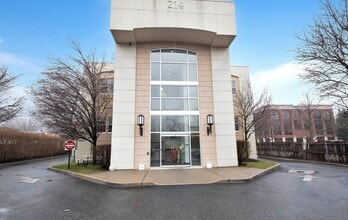 214 Wall St, Huntington, NY à louer Photo intérieure– Image 1 sur 27