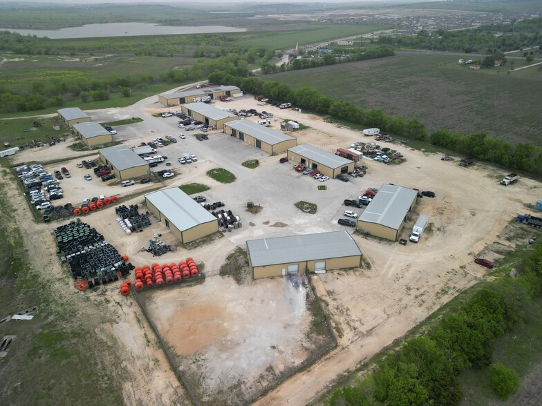 410 Millennium Dr, Kyle, TX à louer - Photo de l’immeuble – Image 1 sur 9