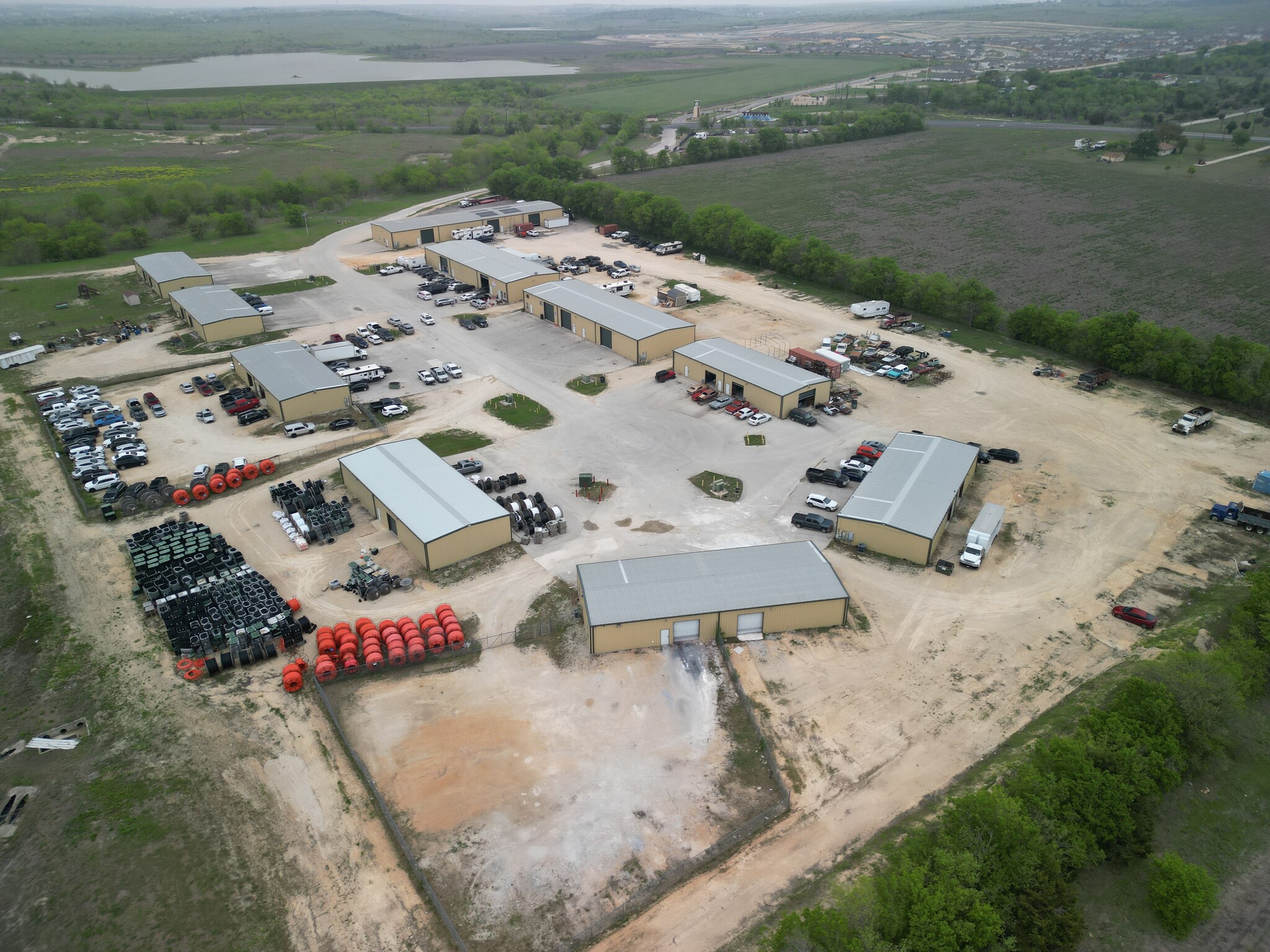 410 Millennium Dr, Kyle, TX à louer Photo de l’immeuble– Image 1 sur 10