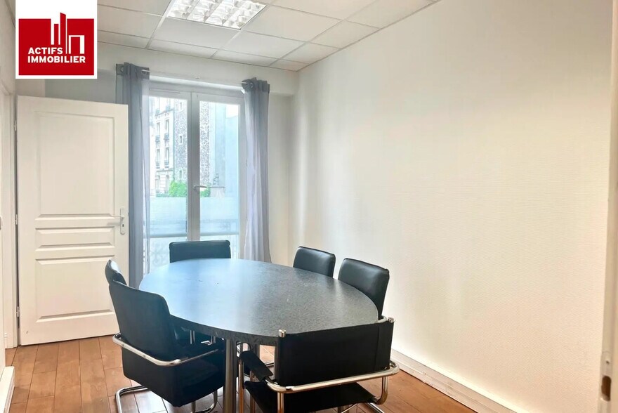 160 Rue Du Temple, Paris à louer - Photo de l’immeuble – Image 2 sur 9