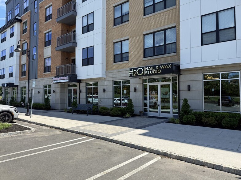 1 Legacy Pl, East Brunswick, NJ à louer - Photo de l’immeuble – Image 3 sur 7