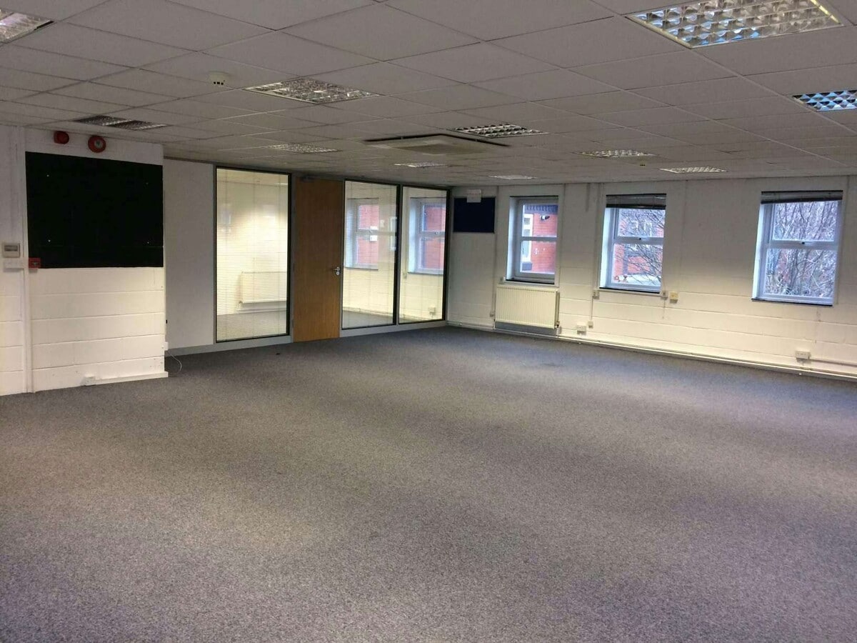 Curran Rd, Cardiff, VGL CF10 5NB - Lot 13 - - Photo intérieure - Image 1 of 2
