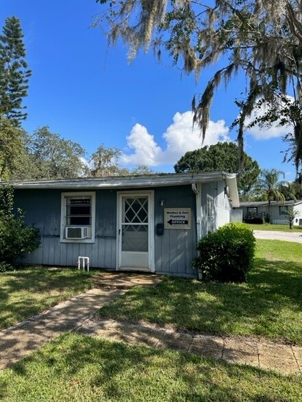 127 Bomber Rd, Winter Haven, FL à louer - Photo de l’immeuble – Image 1 sur 16