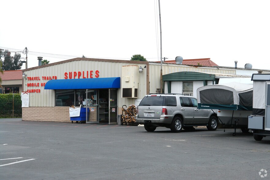 945 W Mission Ave, Escondido, CA à vendre - Photo de l’immeuble – Image 2 sur 27