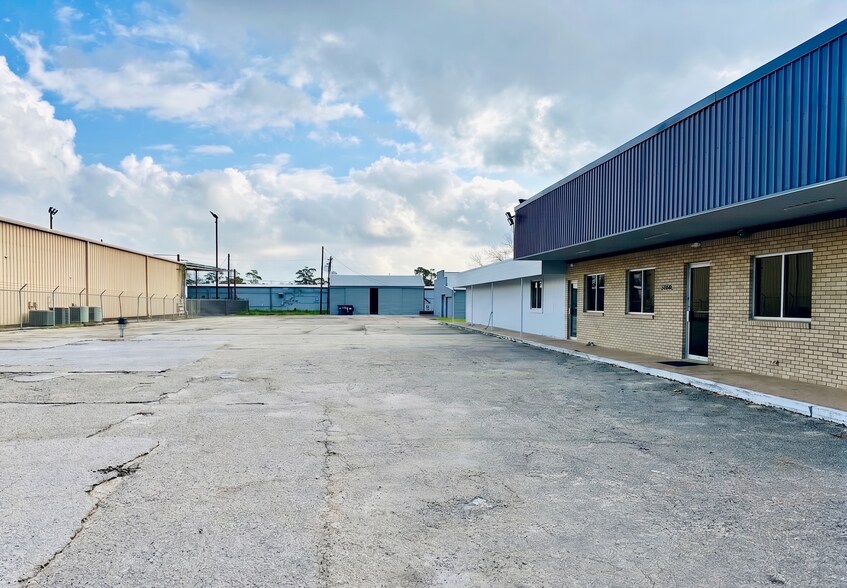 1534 Campbell Rd, Houston, TX à louer - Photo de l’immeuble – Image 3 sur 7