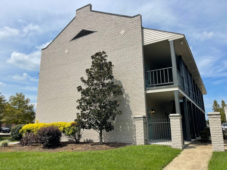 11603 Newcastle Ave, Baton Rouge, LA à louer - Photo de l’immeuble – Image 2 sur 34