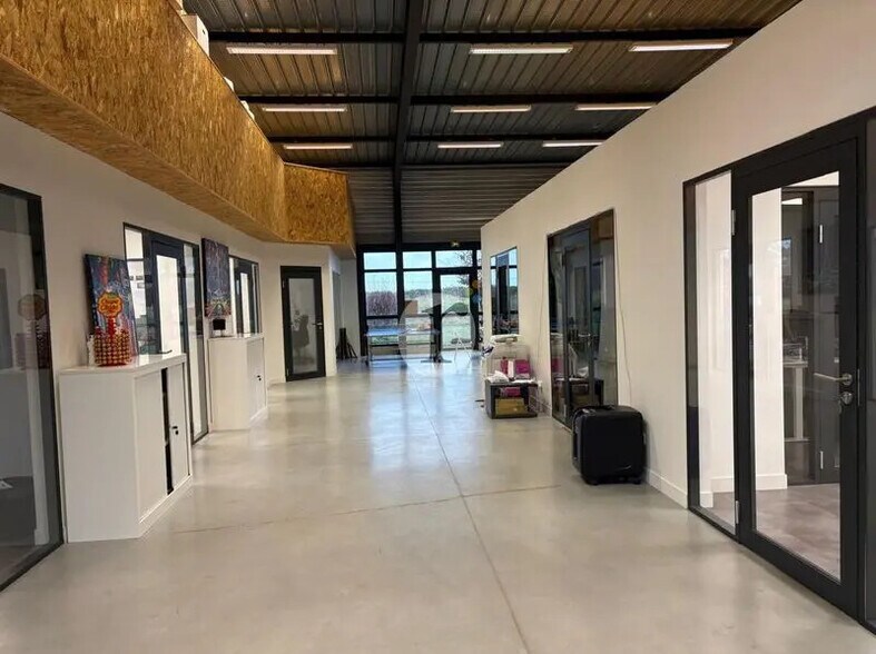 Local d’activités dans Ennevelin à louer - Photo intérieure – Image 1 sur 5