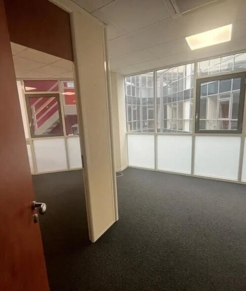 Bureau dans Torcy à louer - Photo de l’immeuble – Image 3 sur 5
