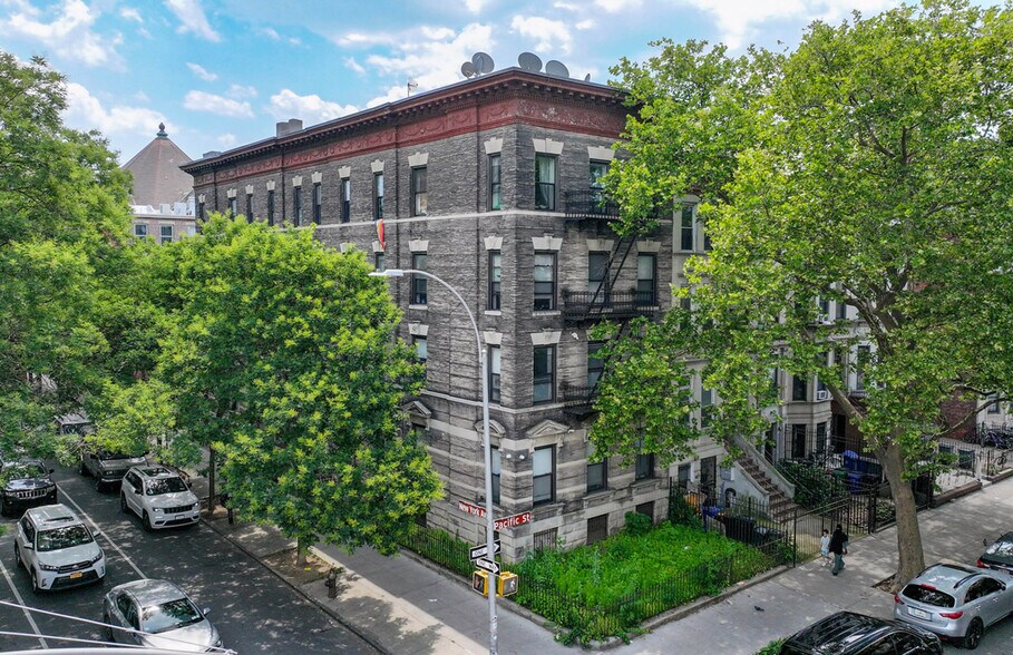 7 Building Brooklyn Portfolio portefeuille de 7 biens à vendre sur LoopNet.fr - Photo de l’immeuble – Image 2 sur 37