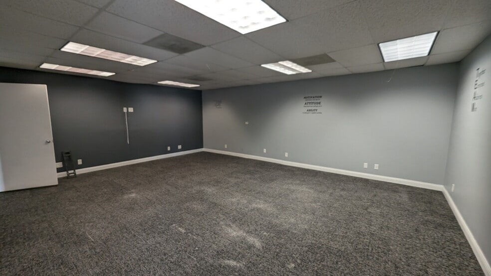 5005 Lincolnway E, Mishawaka, IN à vendre - Photo intérieure – Image 3 sur 18