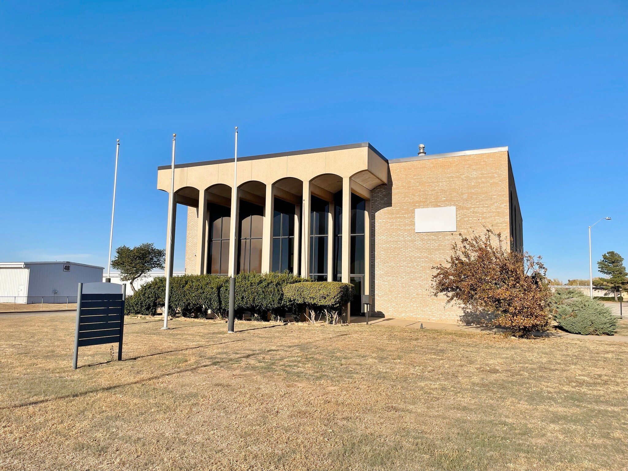 5600 Philip J Rhoads Ave, Bethany, OK à louer Photo principale– Image 1 sur 9