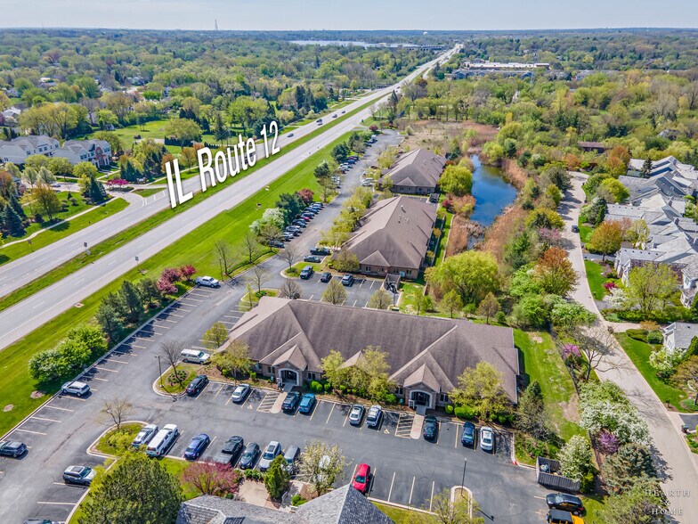 106 S Wynstone Park Dr, Barrington, IL à vendre - Photo de l’immeuble – Image 2 sur 16