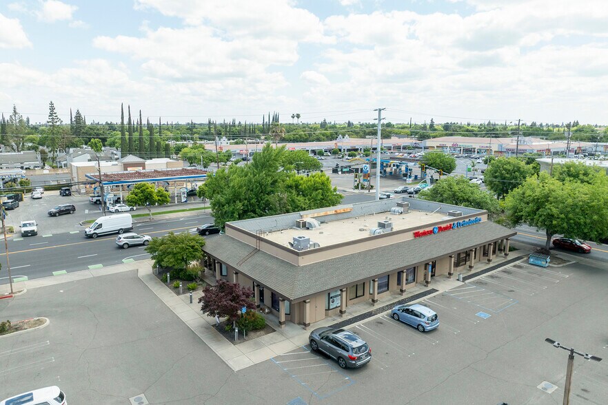 2605 Coffee Rd, Modesto, CA à louer - Photo de l’immeuble – Image 2 sur 7