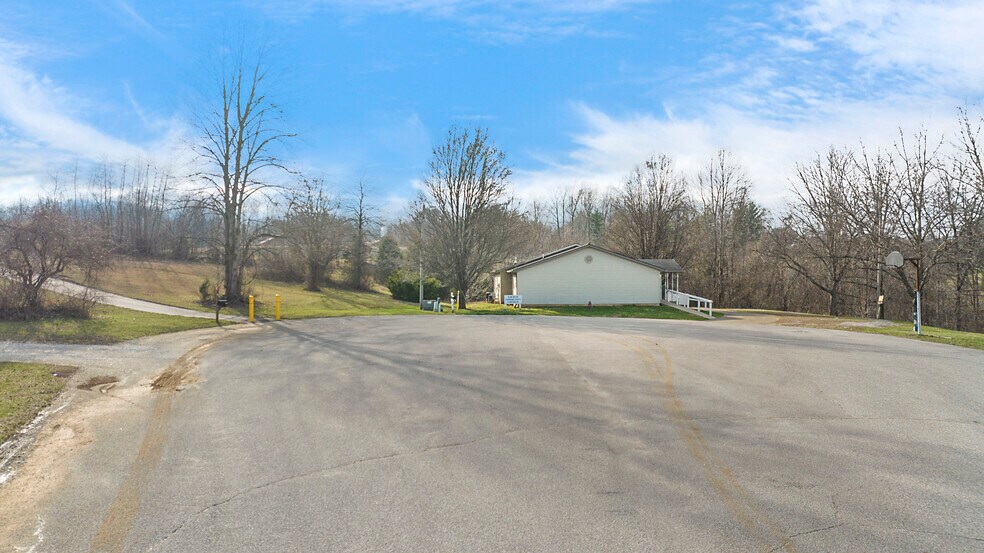 2625 Industrial Dr, Bedford, IN à vendre - Photo de l’immeuble – Image 3 sur 40