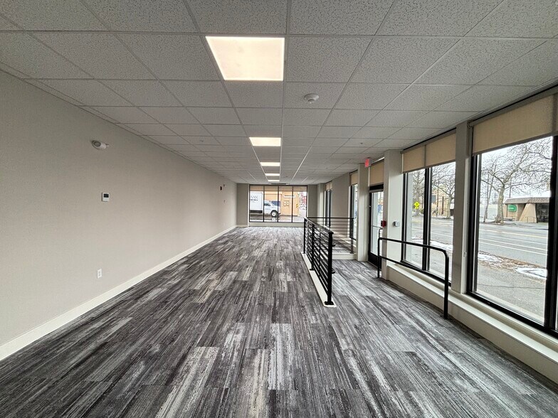 1555 Elm St, Manchester, NH à louer - Photo de l’immeuble – Image 3 sur 6
