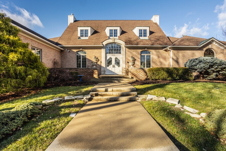 6575 N College Ave, Indianapolis, IN à louer - Photo de l’immeuble – Image 1 sur 41
