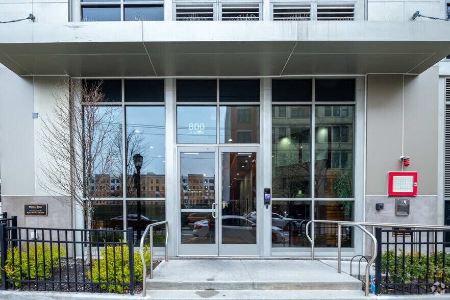 800 Jackson St, Hoboken, NJ à louer - Photo de l’immeuble – Image 2 sur 5