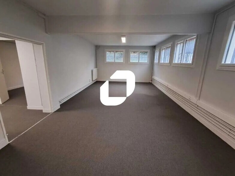 Bureau dans Rueil-Malmaison à louer - Photo de l’immeuble – Image 1 sur 24