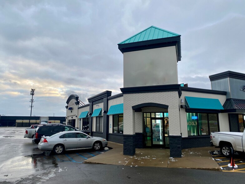 2440 28th St SE, Grand Rapids, MI à louer - Photo de l’immeuble – Image 3 sur 6