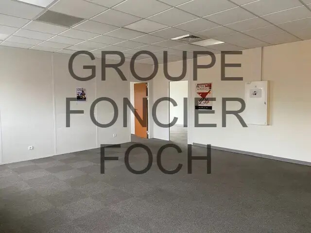 Plus de détails pour Rue Jean Zay, Saint-Priest - Bureau à louer