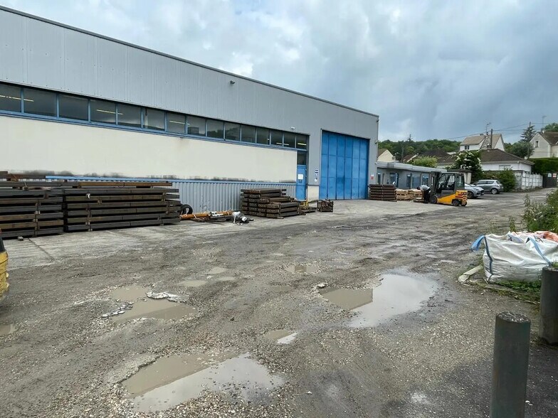 Local d'activités dans Presles à vendre - Photo de l’immeuble – Image 2 sur 19