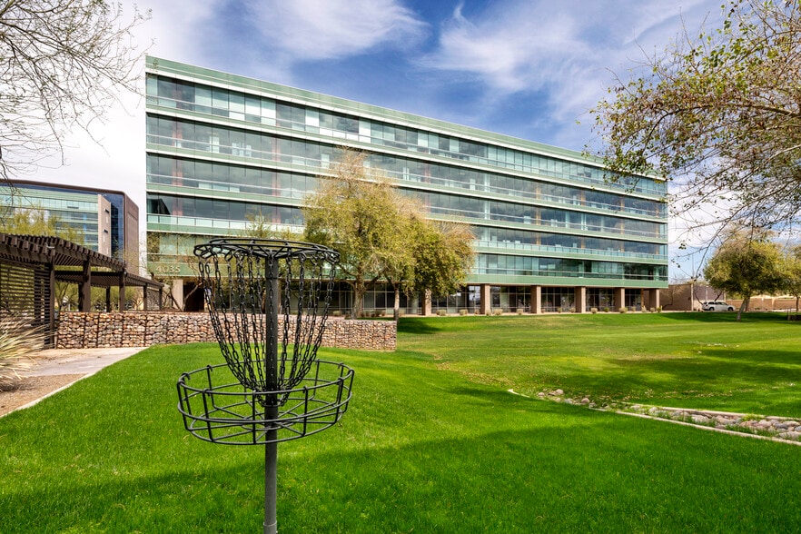 4035 S Riverpoint Pky, Phoenix, AZ à vendre - Photo principale – Image 1 sur 15