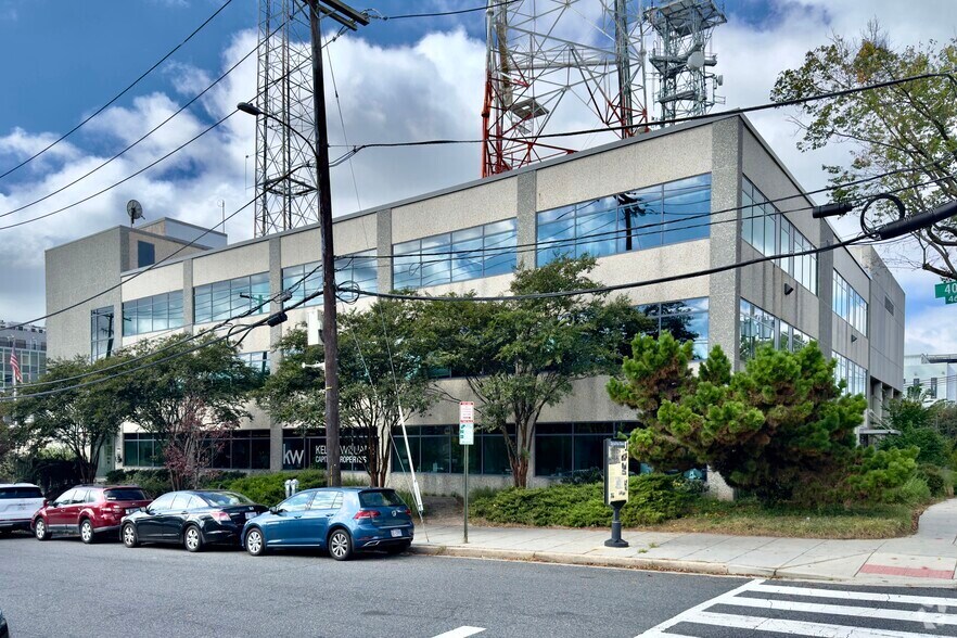 4000 Chesapeake St NW, Washington, DC à louer - Photo de l’immeuble – Image 3 sur 5