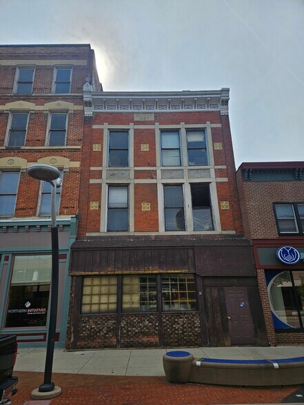 34 Michigan Ave E, Battle Creek, MI à vendre - Photo de l’immeuble – Image 2 sur 14